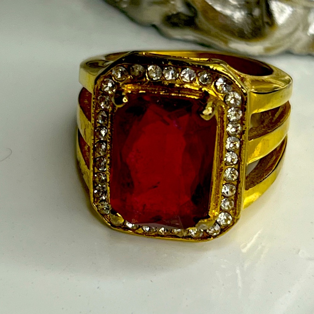 Vintage ✨ 14K Gold Plated Brass Red Squared Gem Stone Ring 💍🟥 size 7
